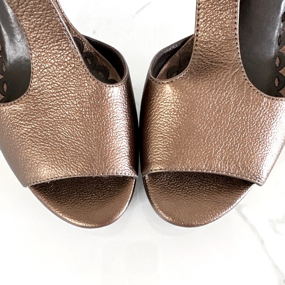 Juicy Couture Bronze Metallic Stiletto Heels 10 Textured Nappa Leather T-strap - Picture 6 of 13